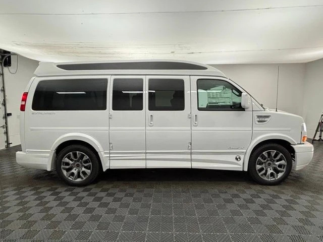 2026 GMC Savana - Image 6 of 21