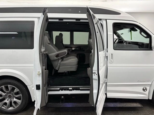 2026 GMC Savana - Image 7 of 21
