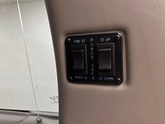 2026 GMC Savana - Image 12 of 21