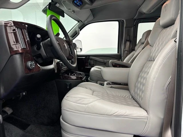 2026 GMC Savana - Image 18 of 21