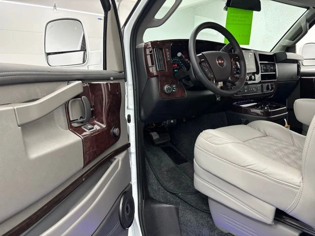2026 GMC Savana - Image 16 of 21