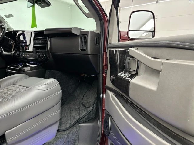 2026 GMC Savana - Image 22 of 31