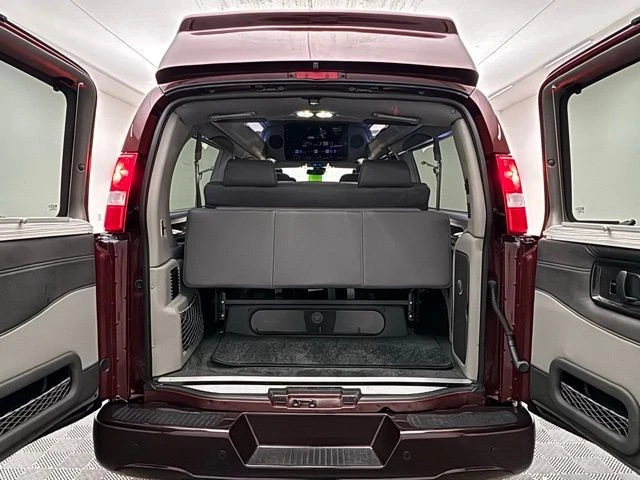 2026 GMC Savana - Image 10 of 31