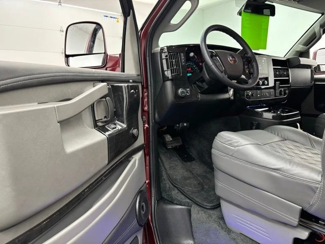 2026 GMC Savana - Image 17 of 31