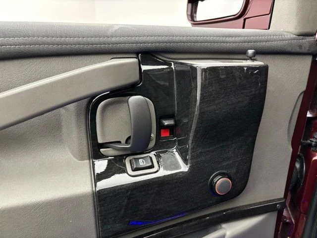 2026 GMC Savana - Image 18 of 31