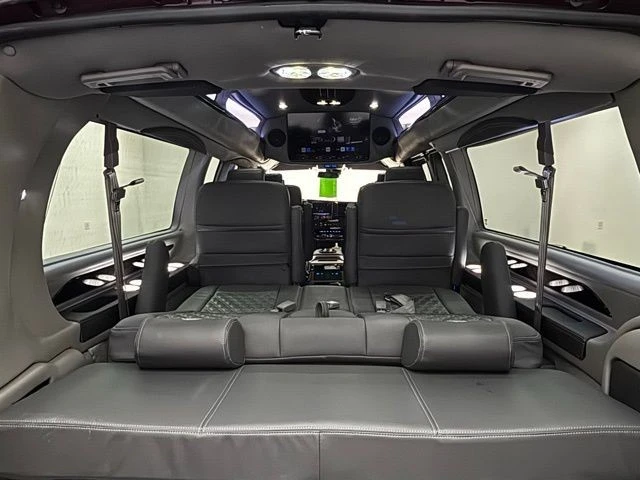 2026 GMC Savana - Image 11 of 31