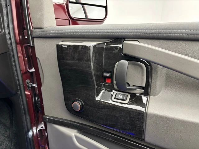 2026 GMC Savana - Image 23 of 31