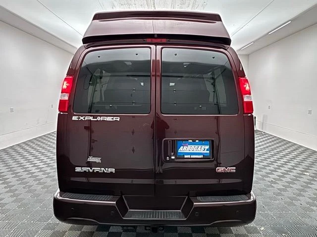2026 GMC Savana - Image 9 of 31