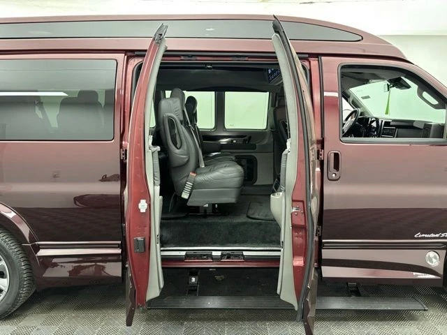 2026 GMC Savana - Image 7 of 31