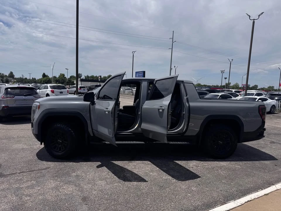 2026 GMC Sierra 5th Gen - Image 7 of 16