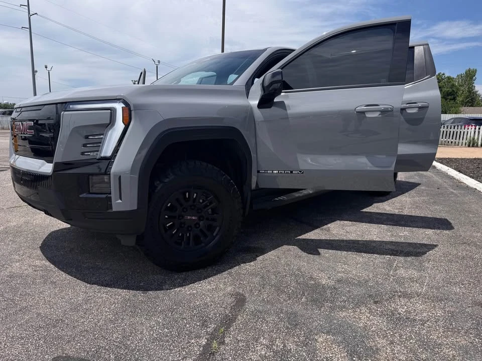 2026 GMC Sierra 5th Gen - Image 8 of 16