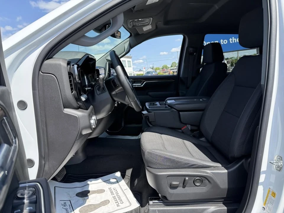 2026 GMC Sierra 5th Gen - Image 4 of 10