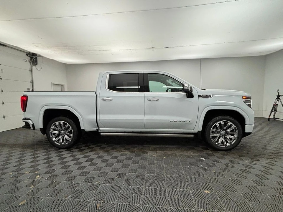 2026 GMC Sierra 5th Gen - Image 8 of 12