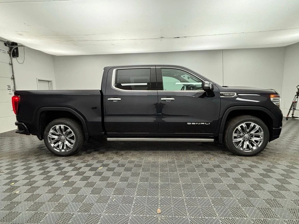 2026 GMC Sierra 5th Gen - Image 8 of 12