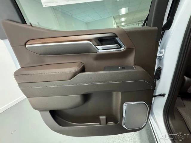 2026 GMC Sierra 5th Gen - Image 8 of 12