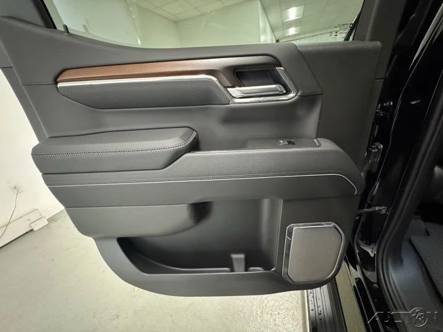 2026 GMC Sierra 5th Gen - Image 8 of 12