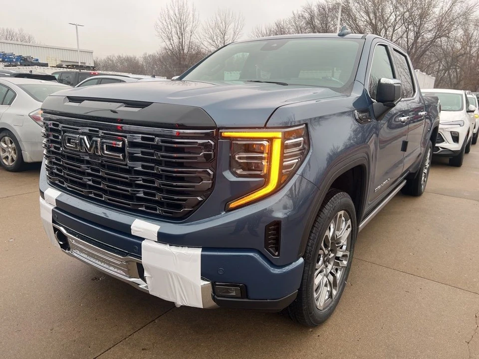 2026 GMC Sierra 5th Gen - Image 5 of 11