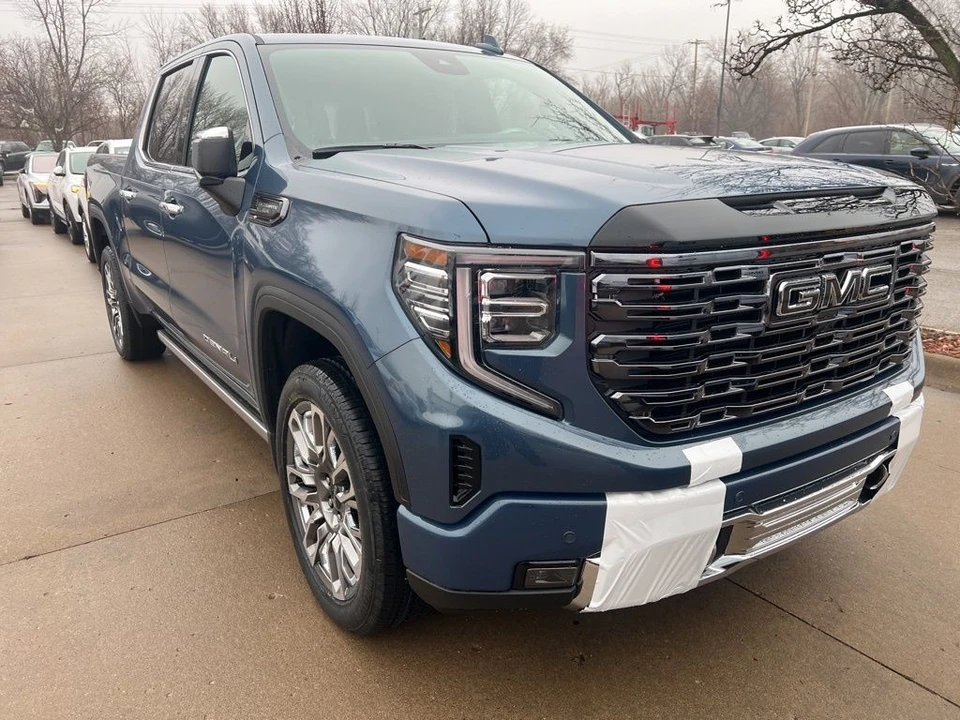 2026 GMC Sierra 5th Gen - Image 2 of 11
