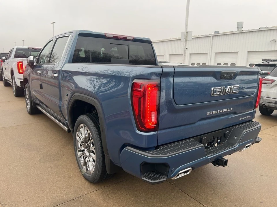 2026 GMC Sierra 5th Gen - Image 4 of 11