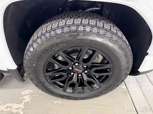 2026 GMC Sierra 5th Gen - Image 4 of 12