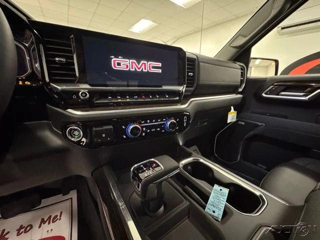 2026 GMC Sierra 5th Gen - Image 16 of 18
