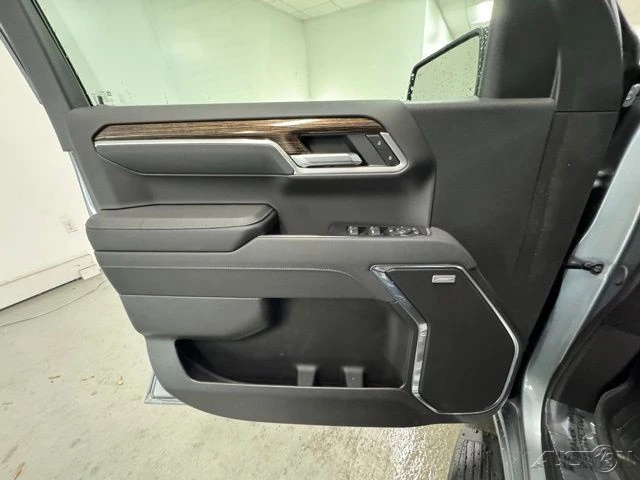 2026 GMC Sierra 5th Gen - Image 13 of 18