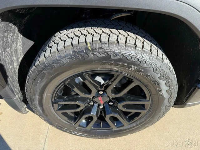 2026 GMC Sierra 5th Gen - Image 4 of 20