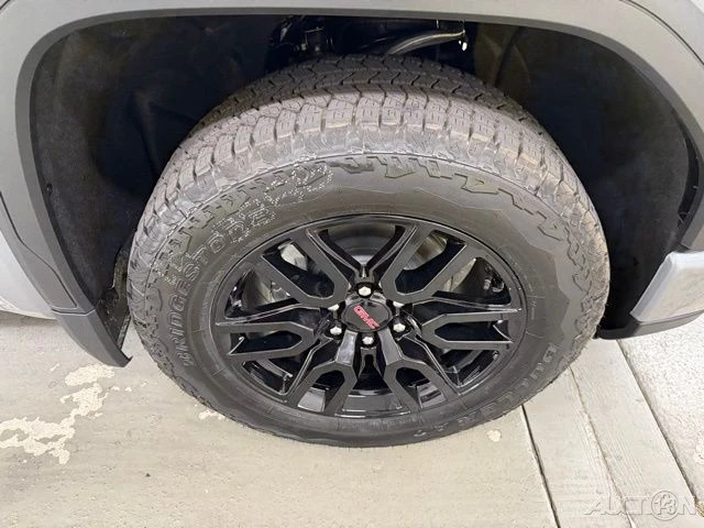 2026 GMC Sierra 5th Gen - Image 4 of 12