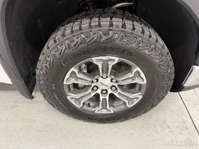 2026 GMC Sierra 5th Gen - Image 4 of 20