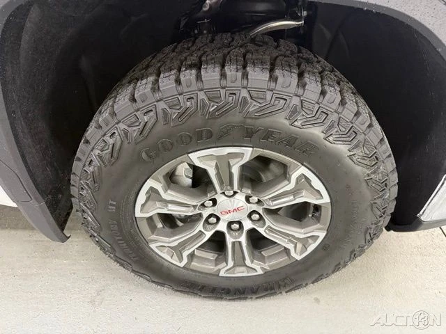 2026 GMC Sierra 5th Gen - Image 4 of 20