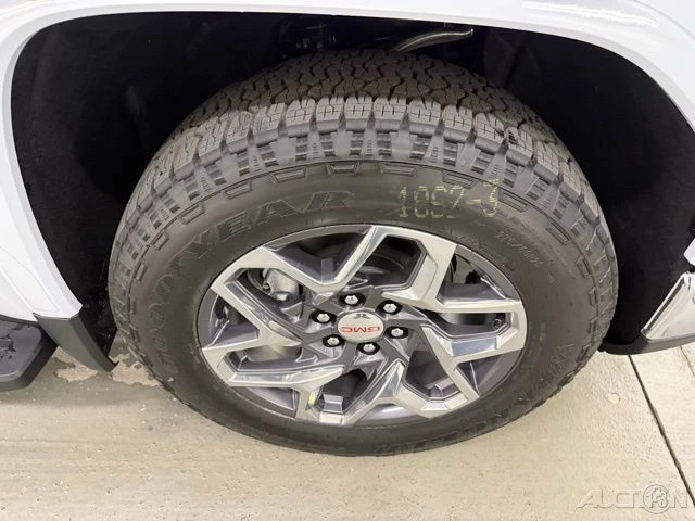 2026 GMC Sierra 5th Gen - Image 4 of 21