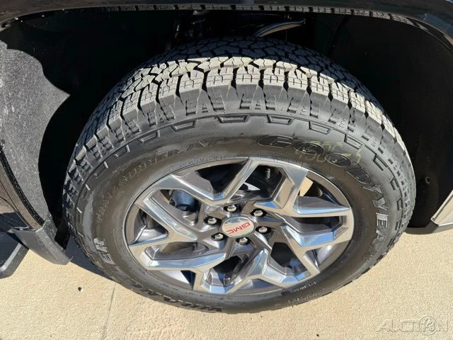 2026 GMC Sierra 5th Gen - Image 4 of 21