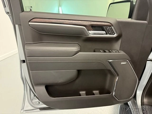 2026 GMC Sierra 5th Gen - Image 13 of 21