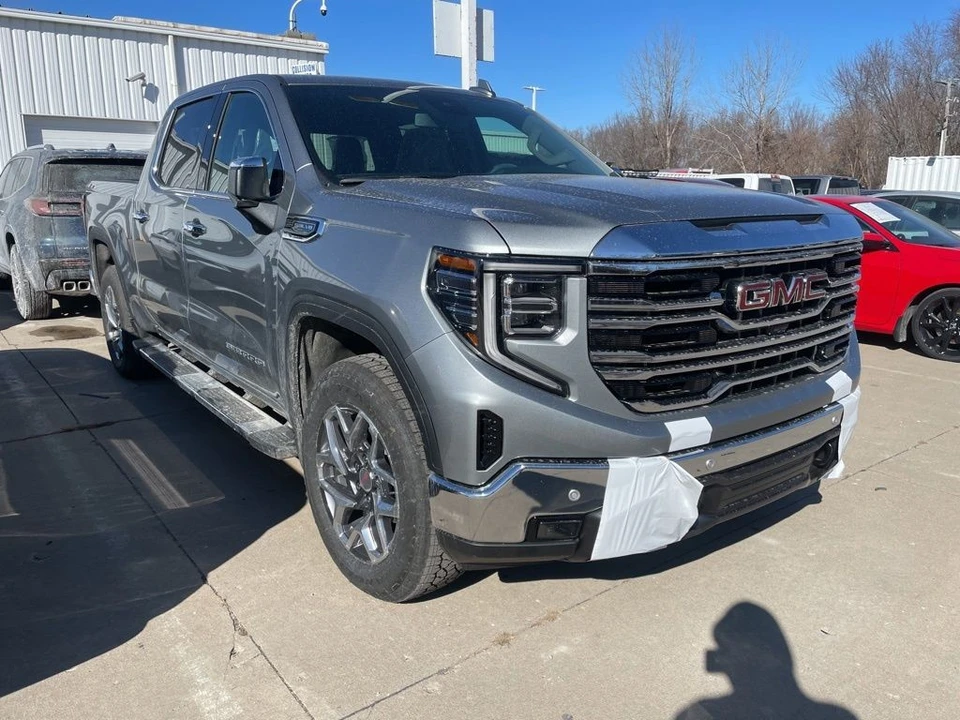 2026 GMC Sierra 5th Gen - Image 2 of 11
