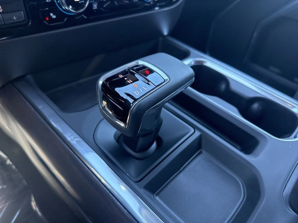 2026 GMC Sierra 5th Gen - Image 18 of 21