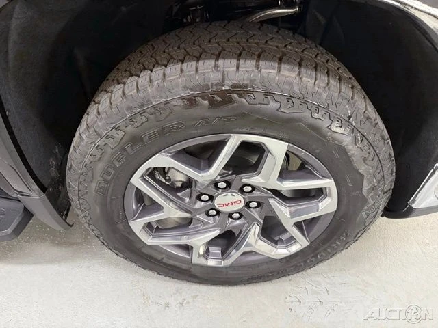 2026 GMC Sierra 5th Gen - Image 4 of 20