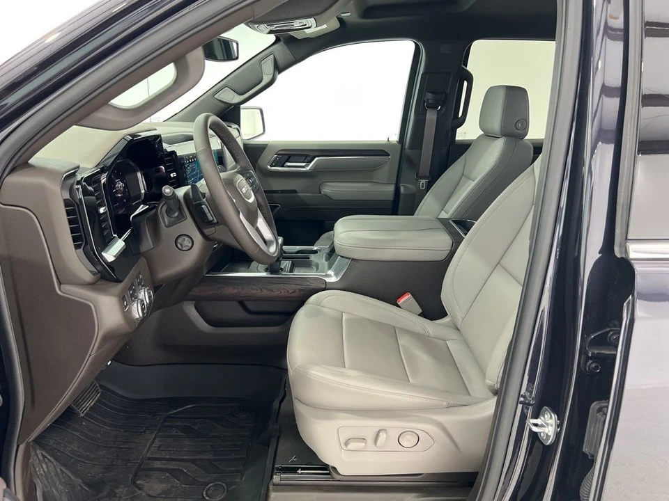 2026 GMC Sierra 5th Gen - Image 18 of 21