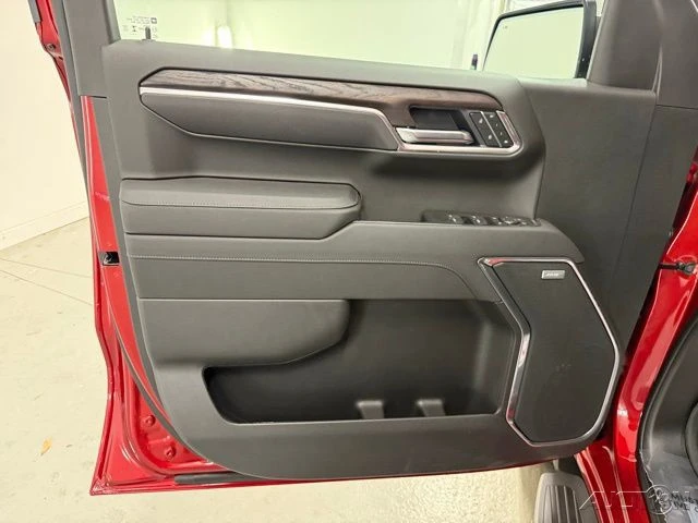 2026 GMC Sierra 5th Gen - Image 13 of 17