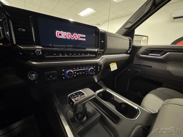 2026 GMC Sierra 5th Gen - Image 16 of 18