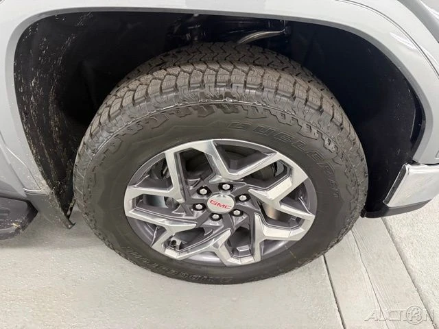 2026 GMC Sierra 5th Gen - Image 3 of 20