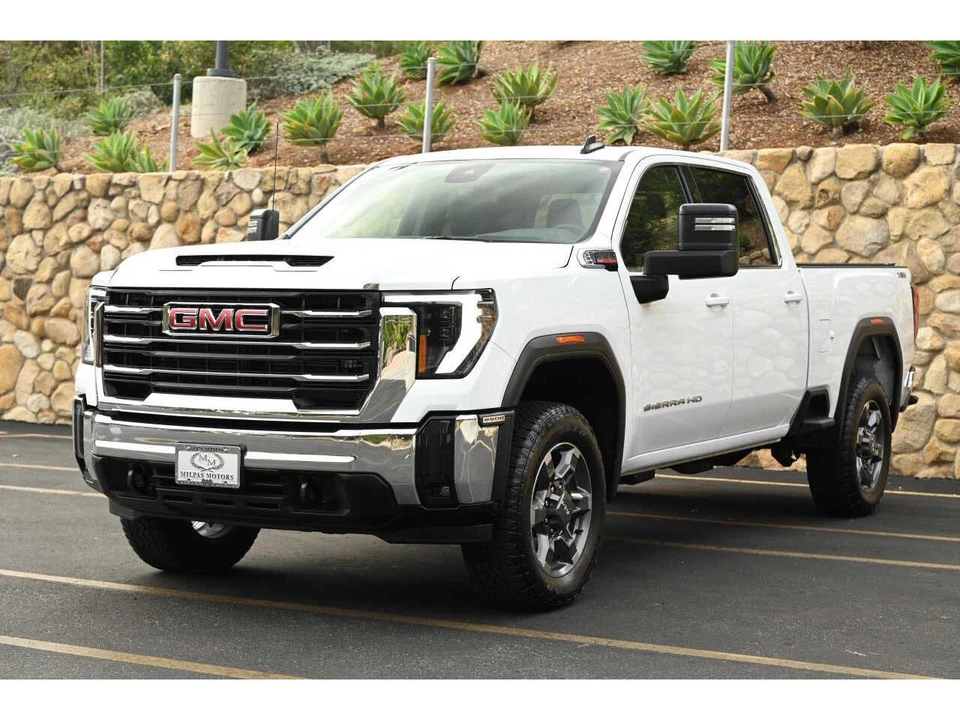 2026 GMC Sierra 5th Gen - Image 3 of 19