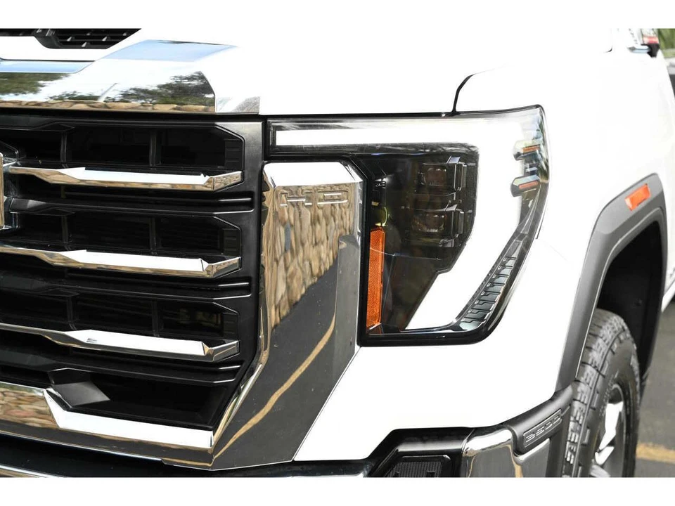 2026 GMC Sierra 5th Gen - Image 8 of 19