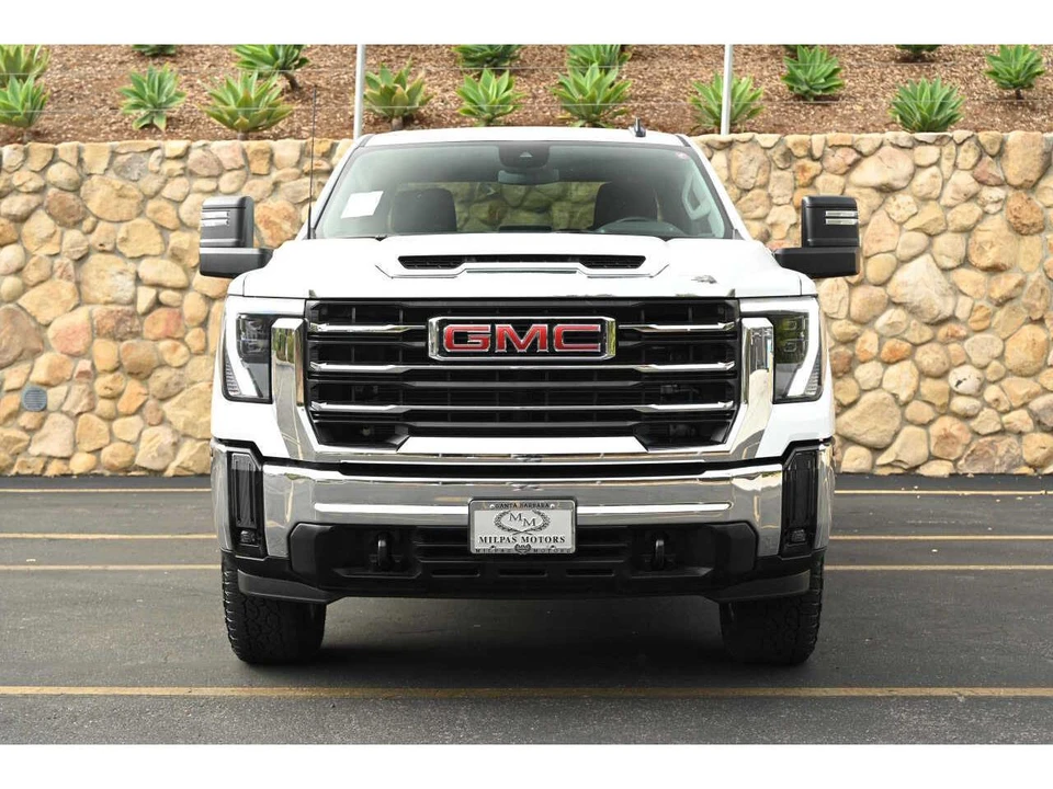 2026 GMC Sierra 5th Gen - Image 2 of 19