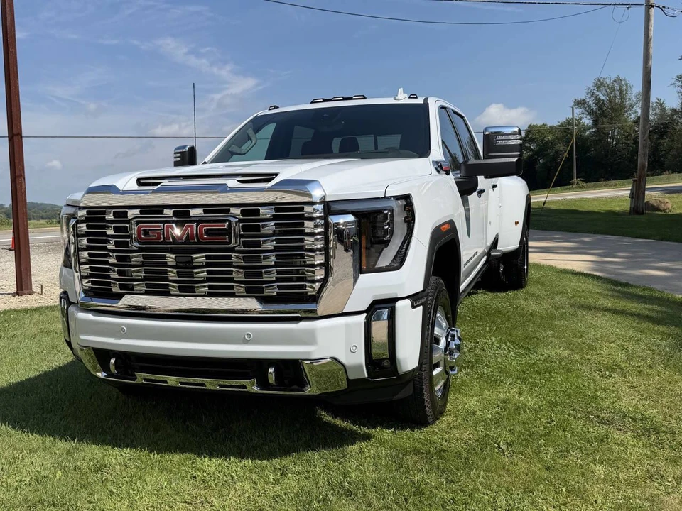 2026 GMC Sierra 5th Gen - Image 5 of 31