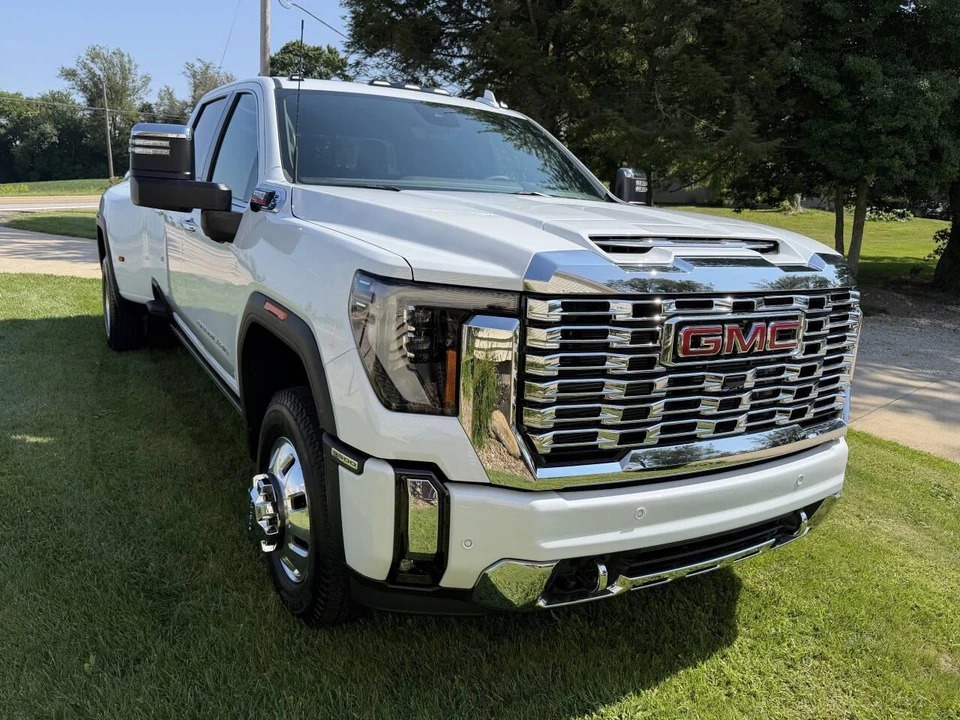 2026 GMC Sierra 5th Gen - Image 7 of 31