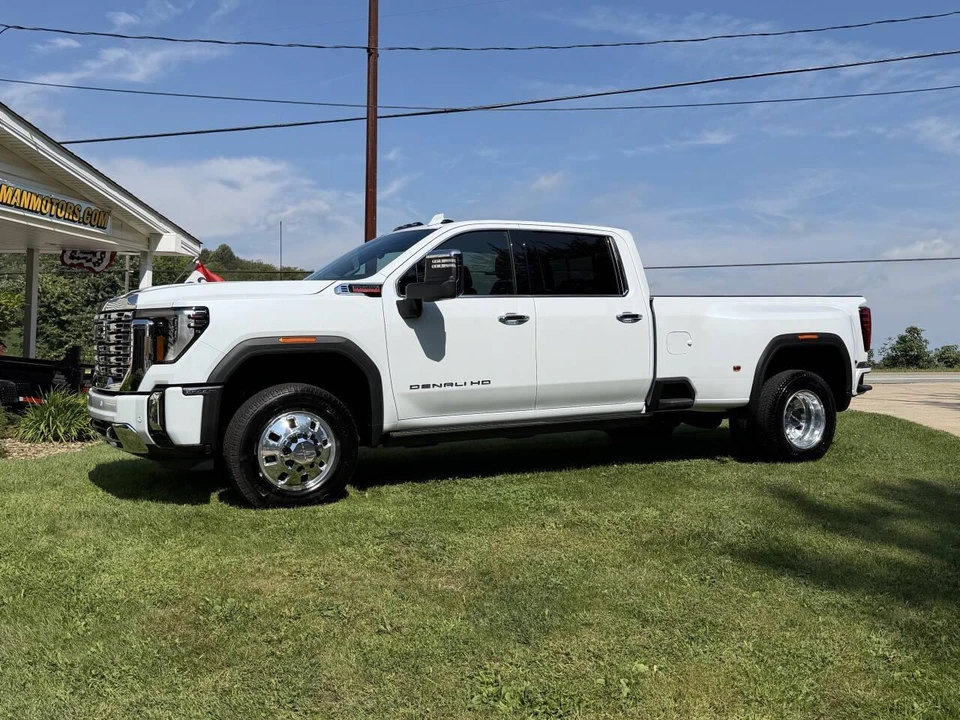 2026 GMC Sierra 5th Gen - Image 3 of 31