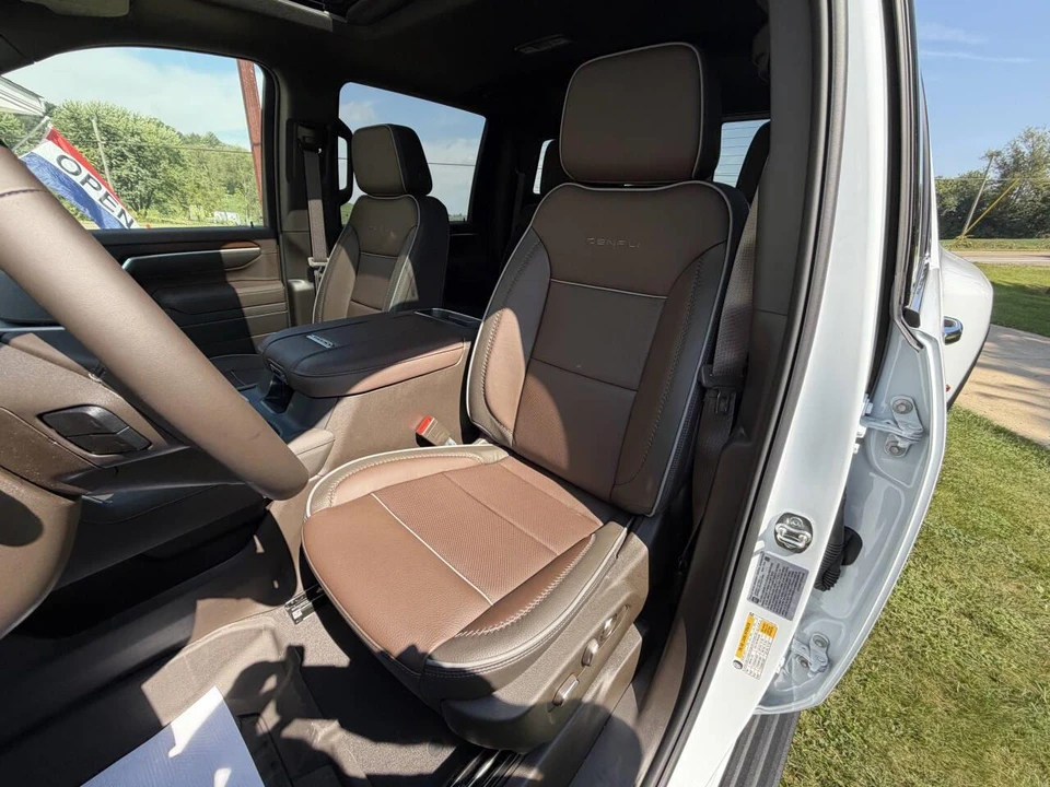 2026 GMC Sierra 5th Gen - Image 26 of 31