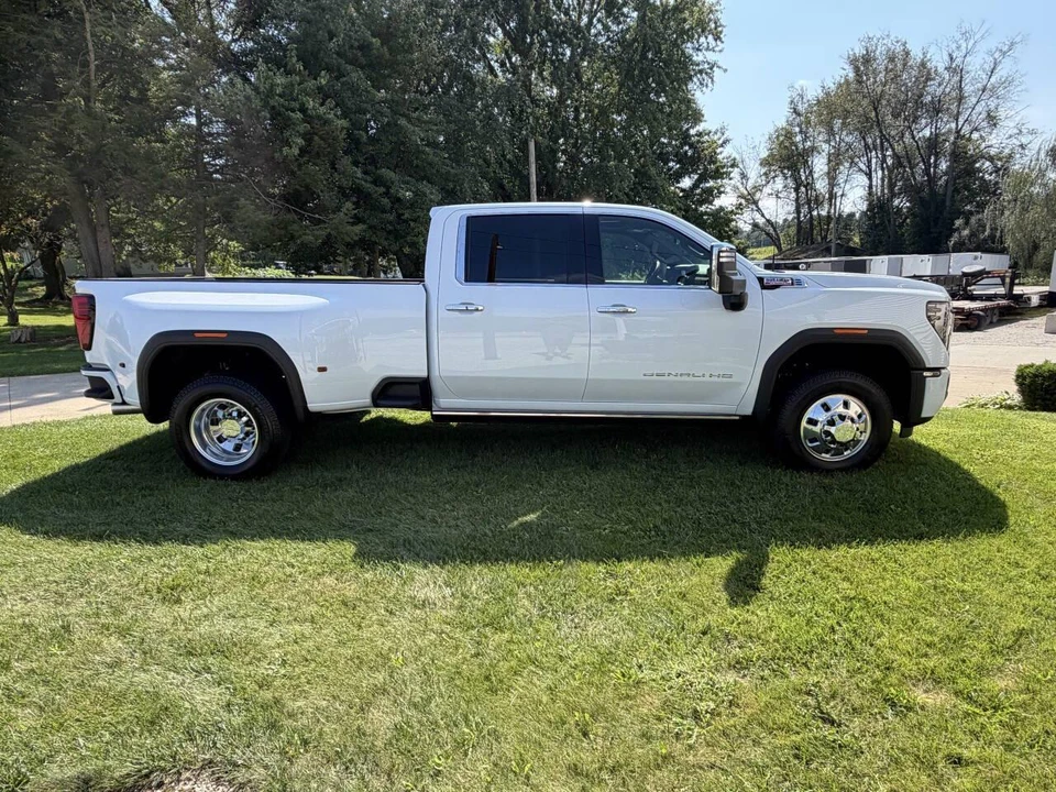 2026 GMC Sierra 5th Gen - Image 8 of 31