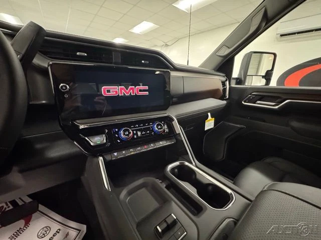 2026 GMC Sierra Heavy Duty 5th Gen - Image 16 of 18