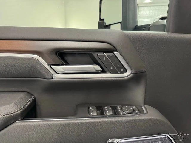 2026 GMC Sierra Heavy Duty 5th Gen - Image 14 of 18